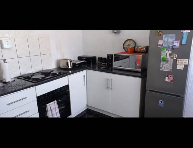 2 BEDROOM APARTMENT FOR SALE IN GROVE END